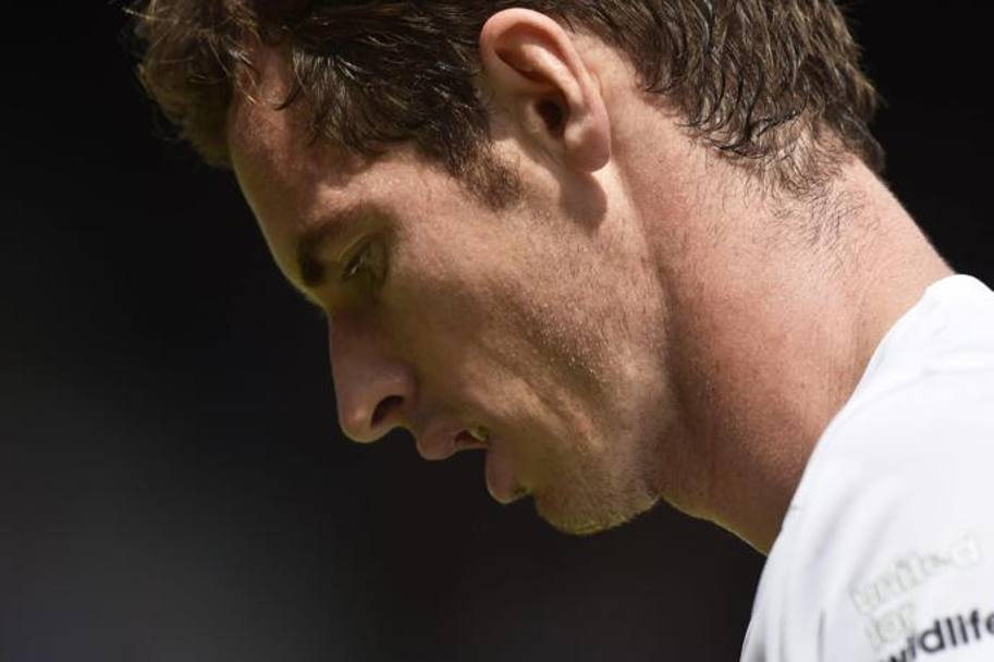  Grande sorpresa nel primo quarto di finale del singolare maschile di Wimbledon: il campione in carica, il britannico Andy Murray,  uscito di scena. Epa